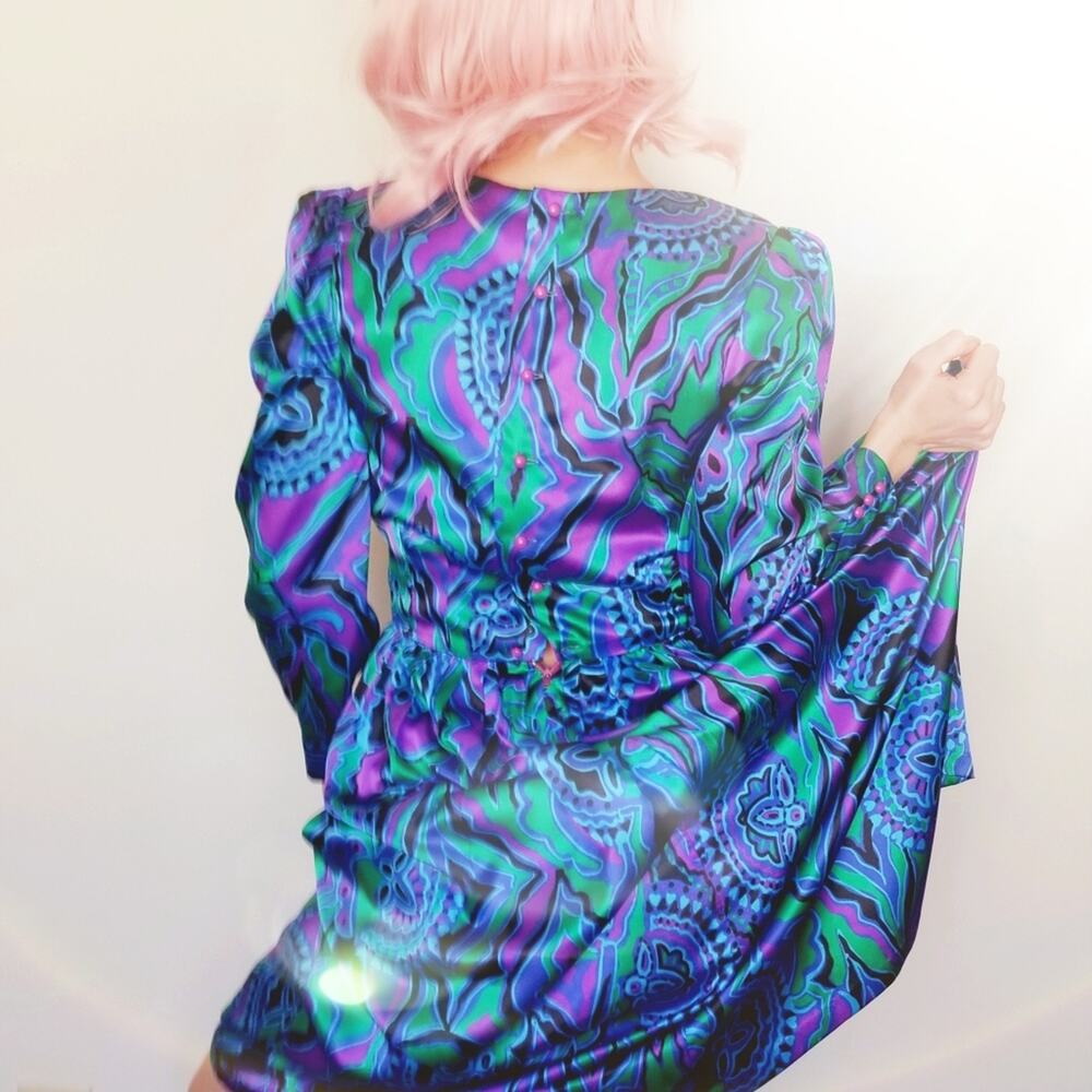 Vintage Psychedelic 70s Silky Dress Paisley Print Size Small Medium - Picture 2 of 7